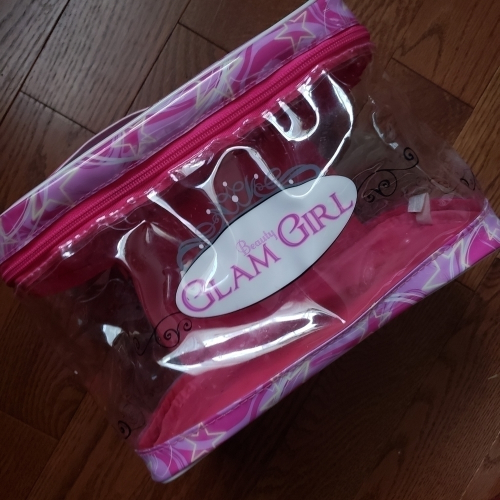 𝅺glam girl makeup bag.